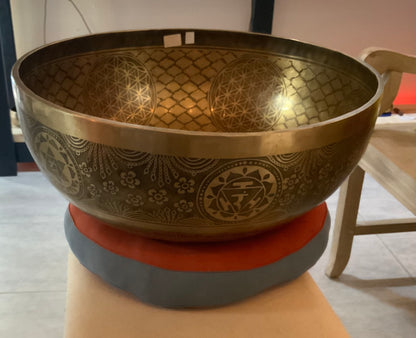 20 inch 7 Metal Sound Healing Bowl Etched with Flower of Life and 7 Chakra Designs "'D"' note